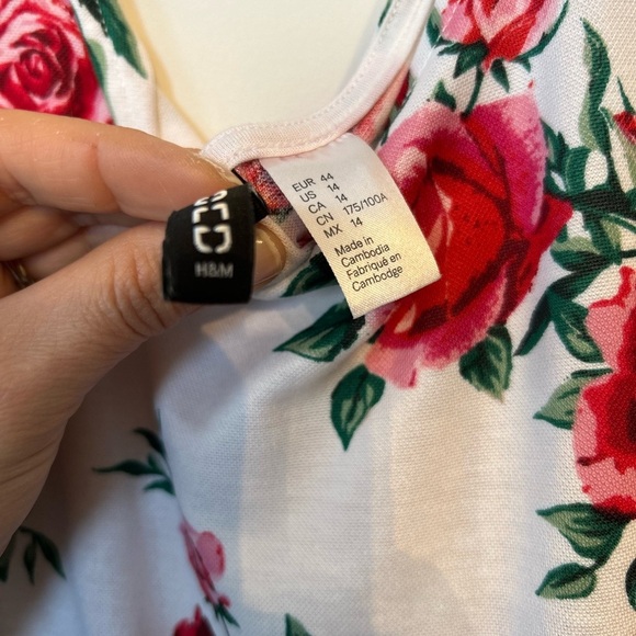 H&M summer short dress.  Size L​ - Picture 2 of 3